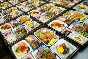 じろきん
